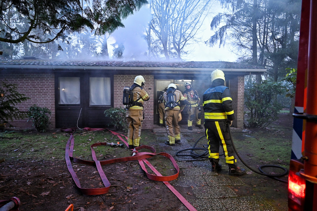 De brandweer rukte donderdagmiddag uit voor een brand in een chalet in Oisterwijk.