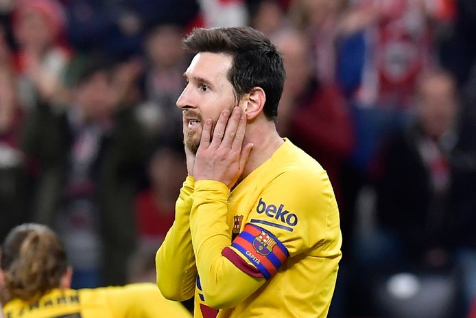 Messi reageert vertwijfeld na een gemiste kans.