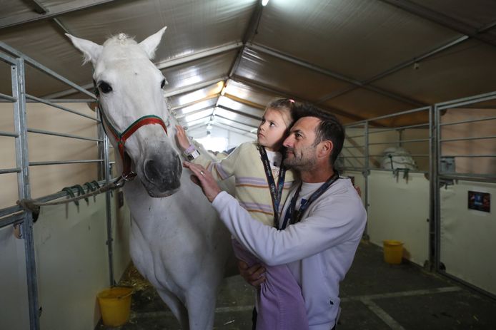 Gunter Levi è venuto a trovare sua figlia Bo.  