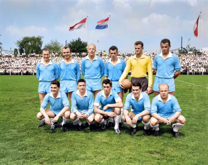 Het kampioensteam van PSV in 1963, met Kees Heerschop, Fons van Wissen, Roel Wiersma, Miel Pijs, Gert Bals en Jan Renders. 
Onder Piet Giesen, Anders Svensson, Lambert Maassen, Pierre Kerkhoffs en Gerard Hoenen.