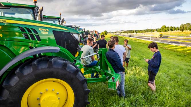 Boeren protesteren in Heinenoord tegen stikstofplannen: ‘Ik vrees met grote vreze’