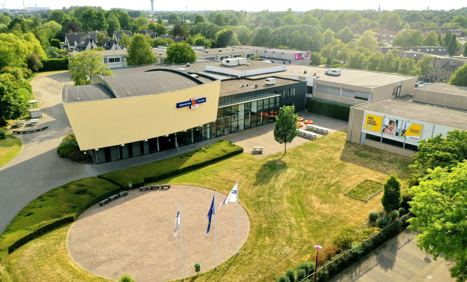 1200 leerlingen Anna van Rijn College