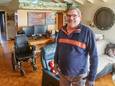 Frank van Dijk in zijn aangepaste woning. De rolstoel heeft hij niet meer nodig.