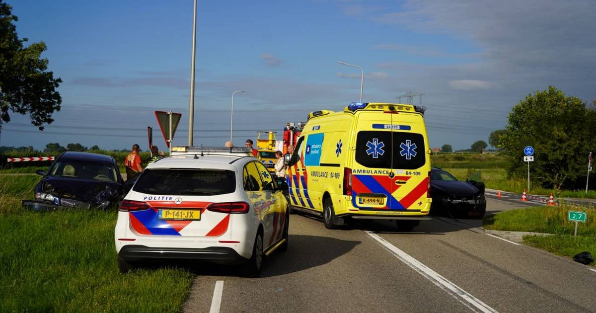 Automobilist raakt gewond bij botsing op kruispunt in Grafhorst.