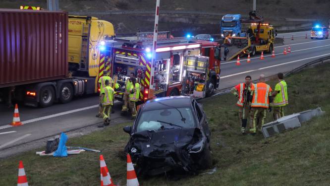 Bestuurder levensgevaarlijk gewond bij kop-staartbotsing ter hoogte van Beverentunnel
