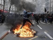 Réforme des retraites: affrontements entre la police et les manifestants à Paris