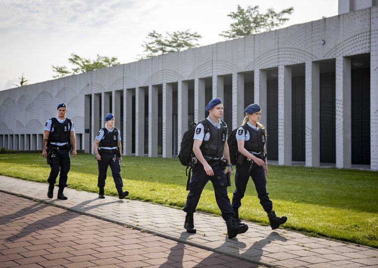Beveiliging bij Justitieel Complex Schiphol, voorafgaand aan de zaak tegen de verdachten van betrokkenheid bij de dood van advocaat Derk Wiersum. Beeld ANP