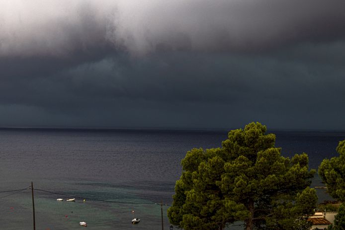 Domenica Maiorca è stata colpita da forti venti a 120 chilometri orari e da forti piogge.