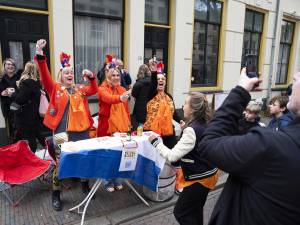 LIVE | Utrechtse vrijmarkt in volle gang, gemeente waarschuwt: het is te druk op de Neude