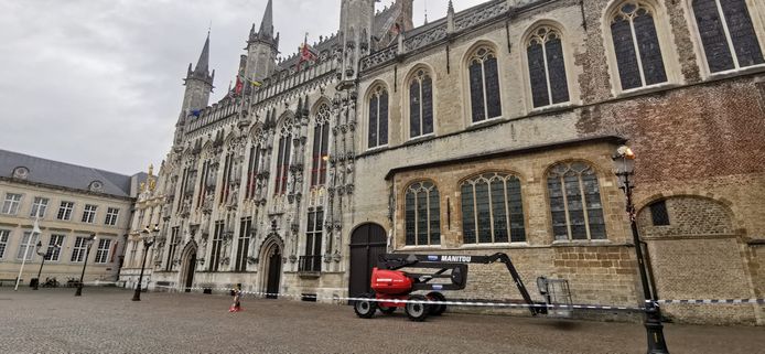 Het stadhuis van Brugge wordt beveiligd.
