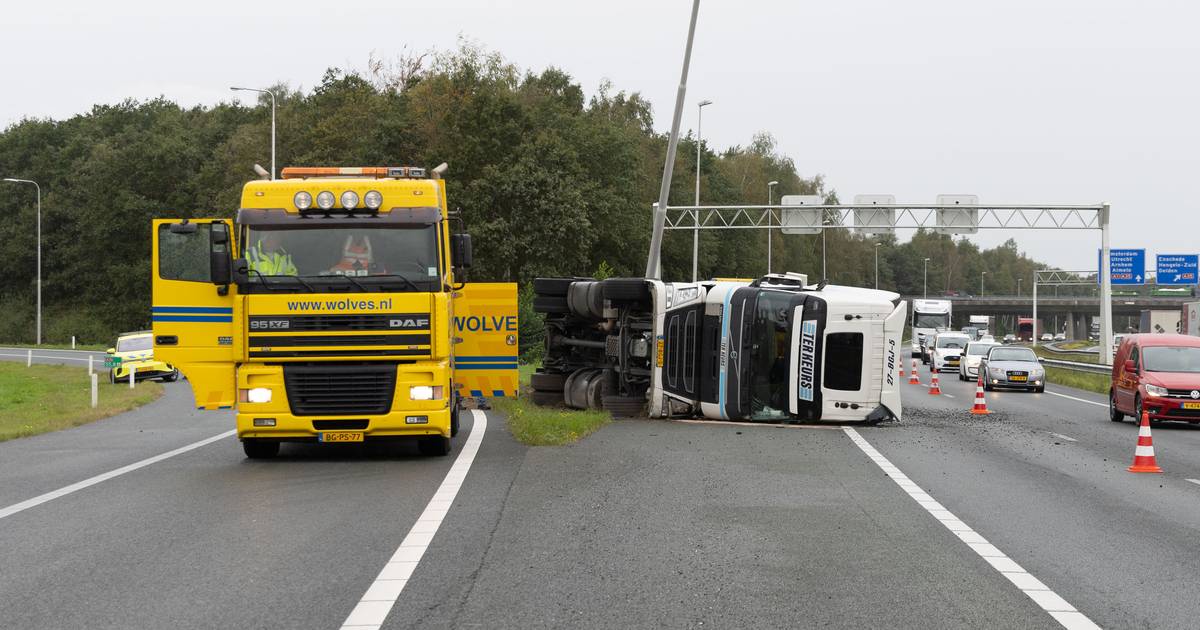 Verkeerschaos op Twentse snelwegen door meerdere ongevallen.