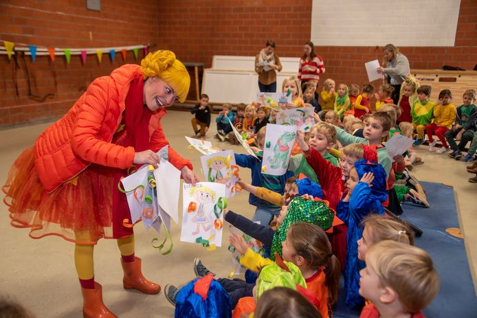 Kaatje kwam langs bij de peuters van Sint-Macharius in Laarne voor een feestje.
