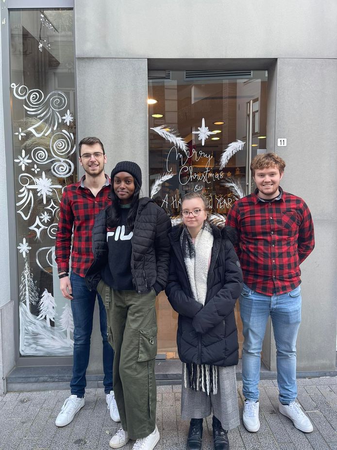 Studenten UCLL openen kerstpopup ‘Lumberjack’ in SintTruiden “Met