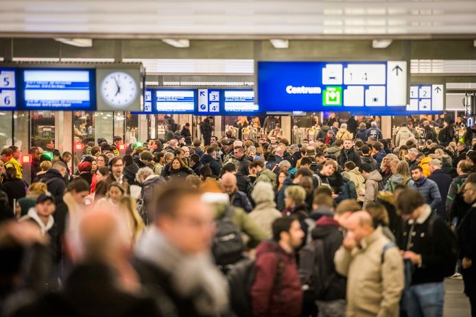 Drukte op het station van Eindhoven, voor mensen met autisme kan dit een flink probleem zijn.