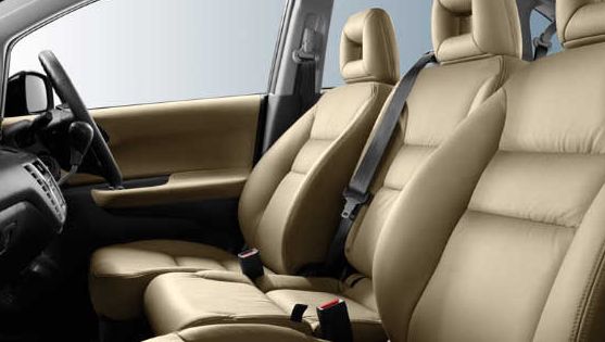 in welke auto kan je met z n drieen voorin auto ad nl