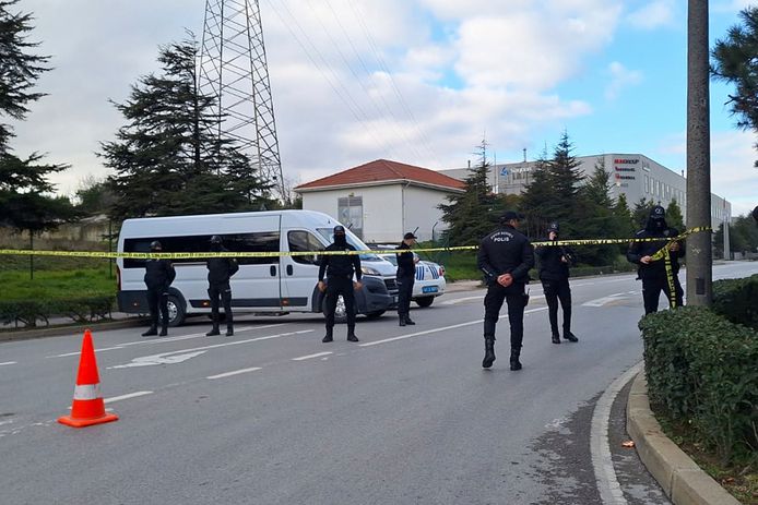 De Turkse politie heeft de omgeving van de fabriek in Gebze afgezet. (01/02/24)