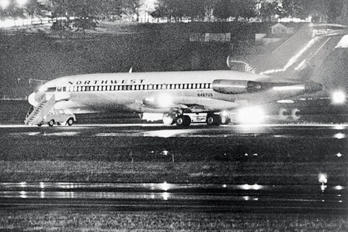 Un aereo della Northwest Airlines all'aeroporto di Seattle.