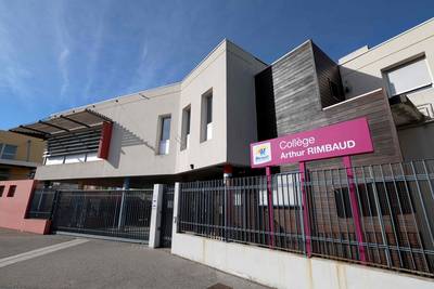 Meisje van 14 in coma geslagen door drie andere tieners aan school in Montpellier