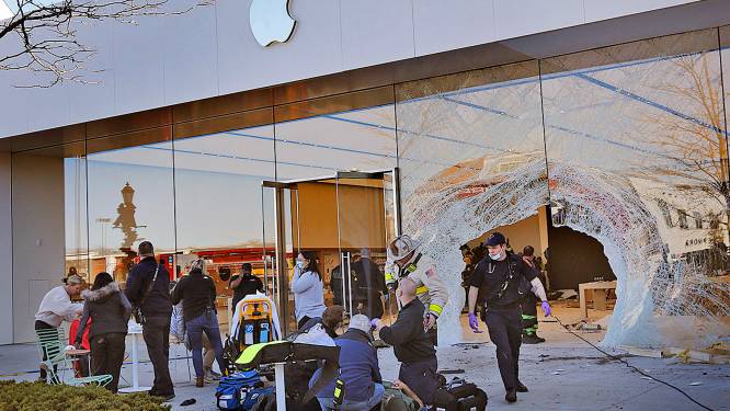 Une voiture fonce sur un magasin Apple près de Boston: au moins un mort et 16 blessés
