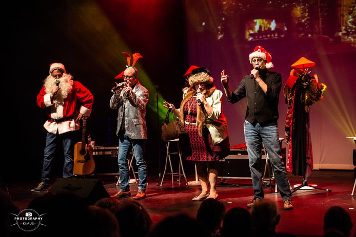4 TACT tijdens hun optreden in het Fakkeltheater