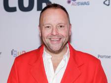 Theatershow Richard stilgelegd door rondvliegende tosti en Patricia gekiekt met dubbelganger