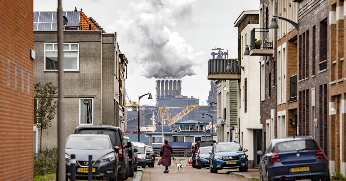 IJMUIDEN 28-04-2020, Aerial photos energiecentrales, Tata Steel in IJmuiden.  Tata Steel Europe, staalproductie, hoogwaardig staal, industriële  werkgever. Industrie, hoogovens (Photo by Pro Shots/Sipa USA Stock Photo -  Alamy