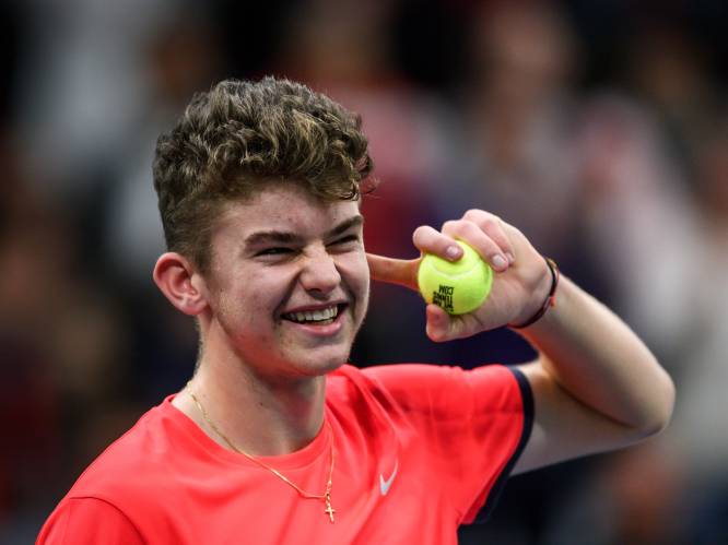 Zwitserse tiener (15) baart opzien met stunt in Davis Cup