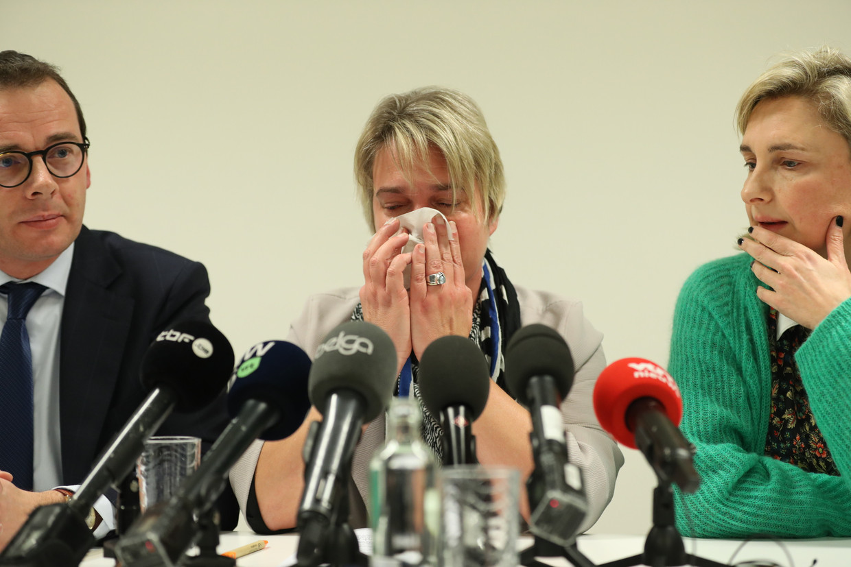 Joke Schauvliege in tranen. Beeld BELGA