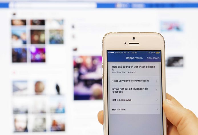 Facebook biedt de mogelijkheid nepnieuws te rapporteren met een speciale knop.