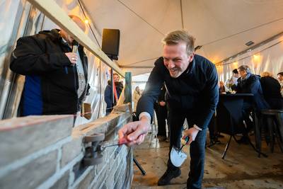 Oude school maakt plaats voor nieuw woongeluk: feestelijke start bouw in Lage Zwaluwe