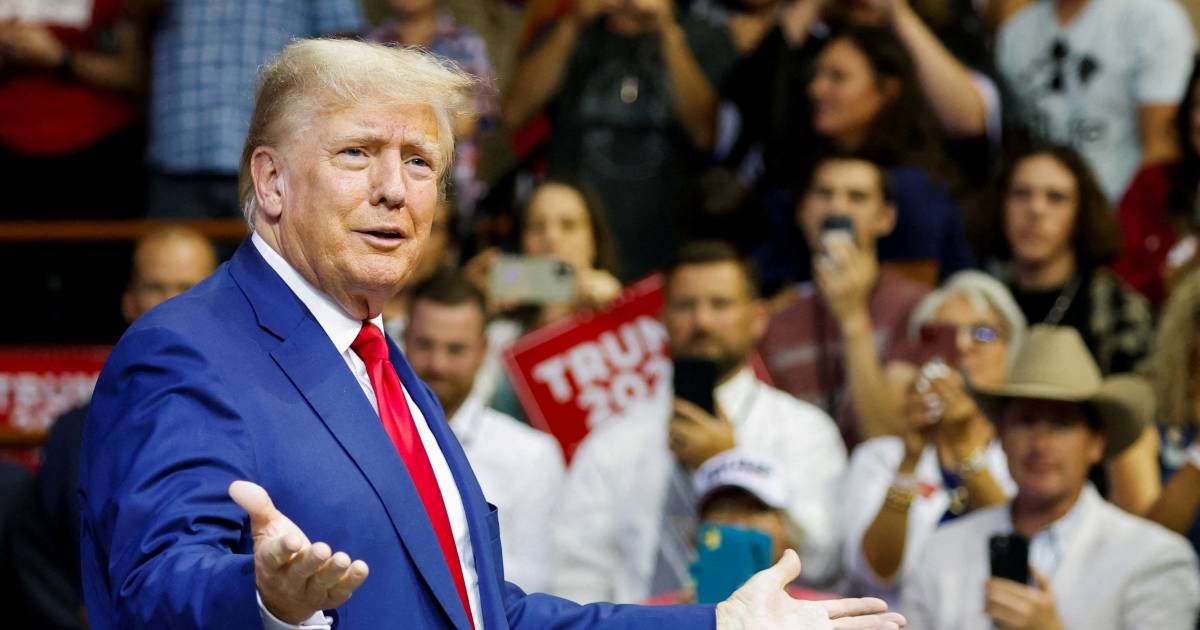 “Trump menulis daftar tugas di belakang dokumen rahasia” |  di luar