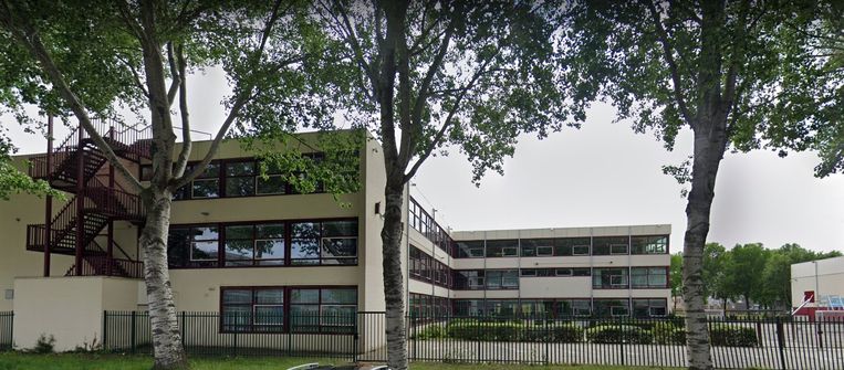 Bindelmeer College ziet leerlingen veranderen in drugsdealers, pakt 30 messen af