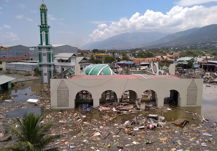 Een moskee in Palu is zwaar beschadigd.