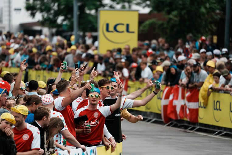 De wielerfans kijken uit naar de tijdrit in Kopenhagen. Denemarken telde 15 miljoen euro neer voor de driedaagse van de Tour. Beeld AP