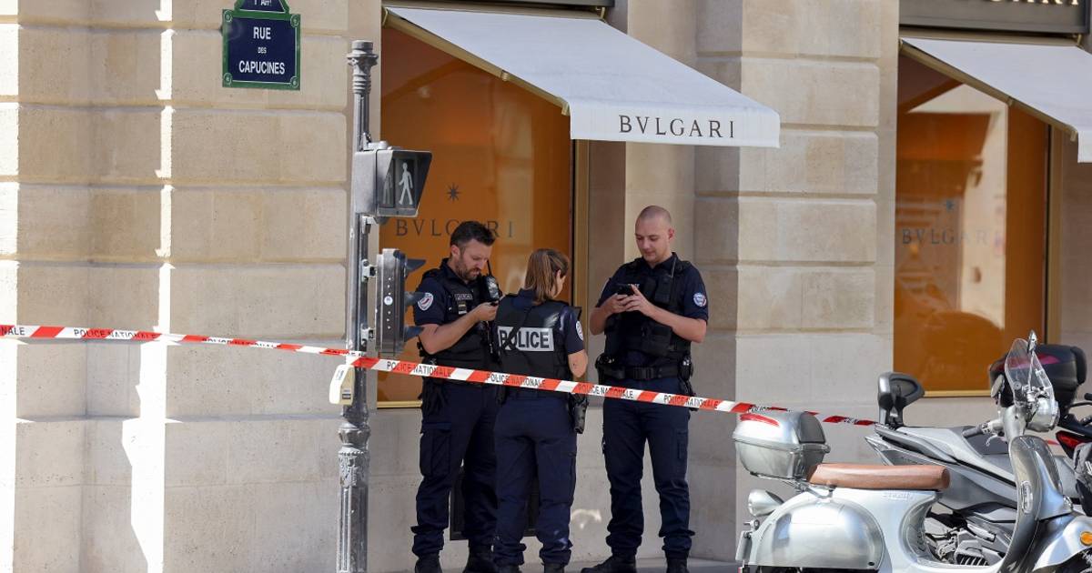 Rapinatori armati rubano milioni da una nota gioielleria di Parigi |  All’estero