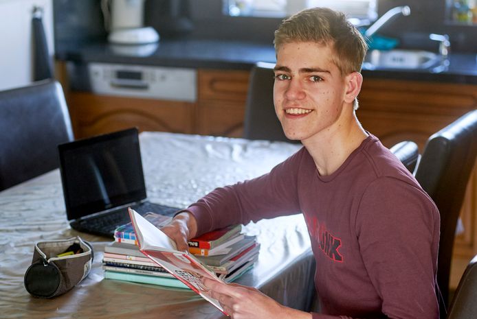 Kevin van Erp uit Oss is waarschijnlijk geslaagd voor vwo op het TBL in Oss, zonder centraal schriftelijk eindexamen te hebben gedaan.