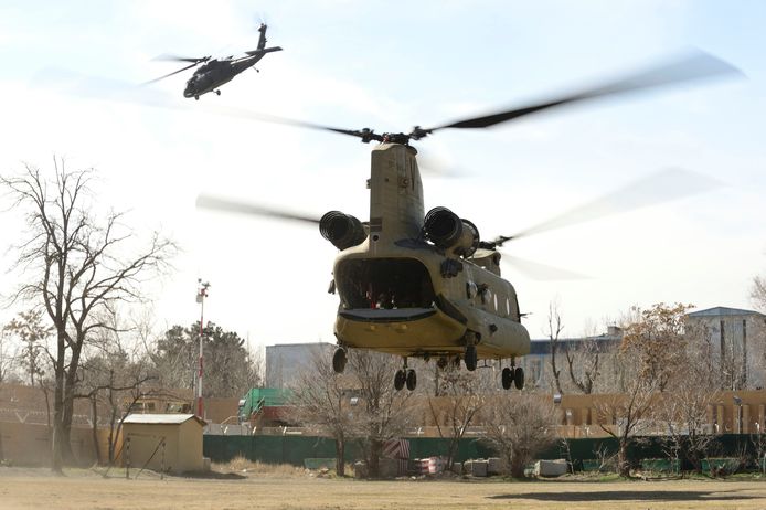Een woordvoerder van de Taliban beweert dat strijders een Chinook-helikopter hebben neergehaald.