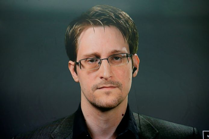 Klokkenluider Edward Snowden  verblijft nog steeds in Rusland. De VS willen dat hij wordt uitgeleverd.