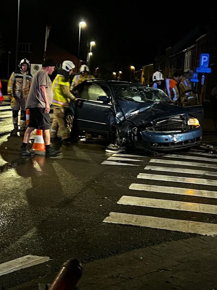 Incident on Iepersstraat in Zonnebeke, caterer takes a hit.