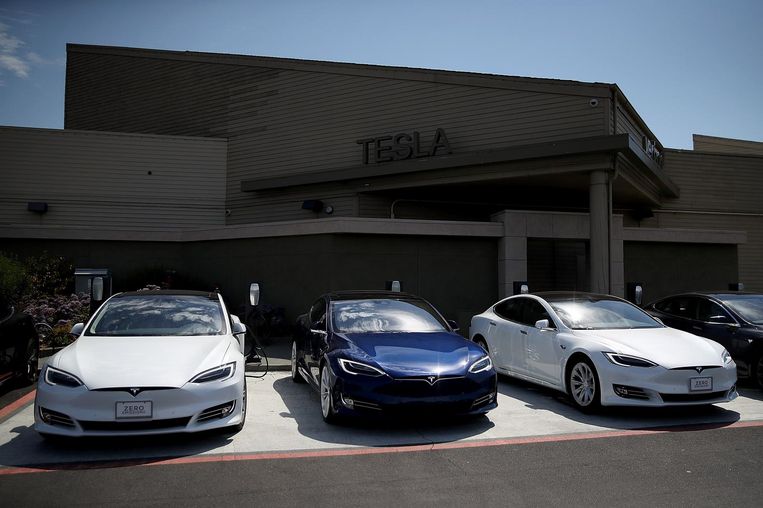 Drie Tesla's uit de Model S-reeks. Beeld afp