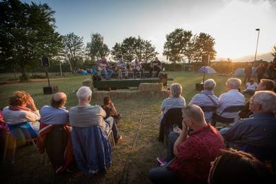 Sinti Jazz Guitar Camp in Gerwen houdt weer openluchtconcert, nu ook met viool erbij