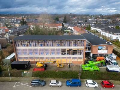 Half miljard voor Arnhemse scholen; front tegen lekkende daken, muffe klassen en
leerachterstanden