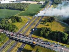 Afgezette snelwegen en hulpdiensten bekogeld met vuurwerk: boeren weer in actie in Oost-Nederland