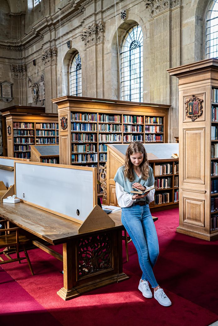 Prinses Elisabeth in de bibliotheek van Lincoln College.