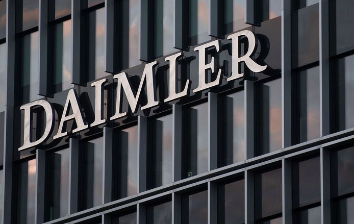 Het Daimler-logo op het hoofdkwartier van Mercedes Benz in Untertürkheim.