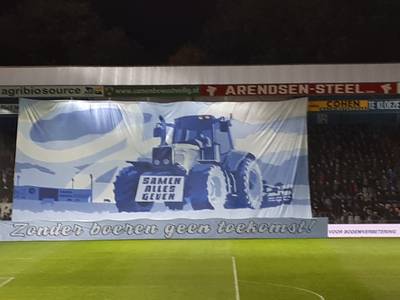 Fans Superboeren steunen boeren met spandoek