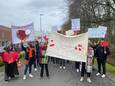 De leerkrachten hielden maandag een optocht om hun eis kracht bij te zetten.