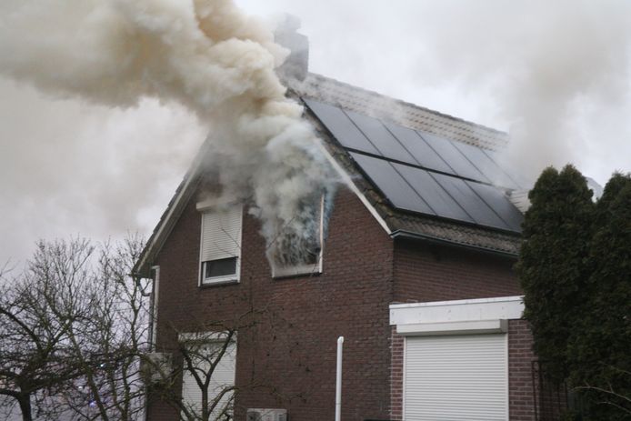 Brand in een woning aan de Roodwilligenstraat in Duiven.