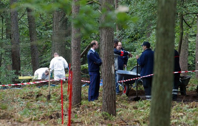 Recherches dans le bois de la Houssière, à Braine-le-Comte, en 2010