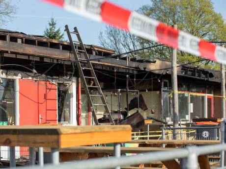 Rookkist toch niet de oorzaak van grote brand bij VV Hoogland? ‘Nieuw licht op de zaak’